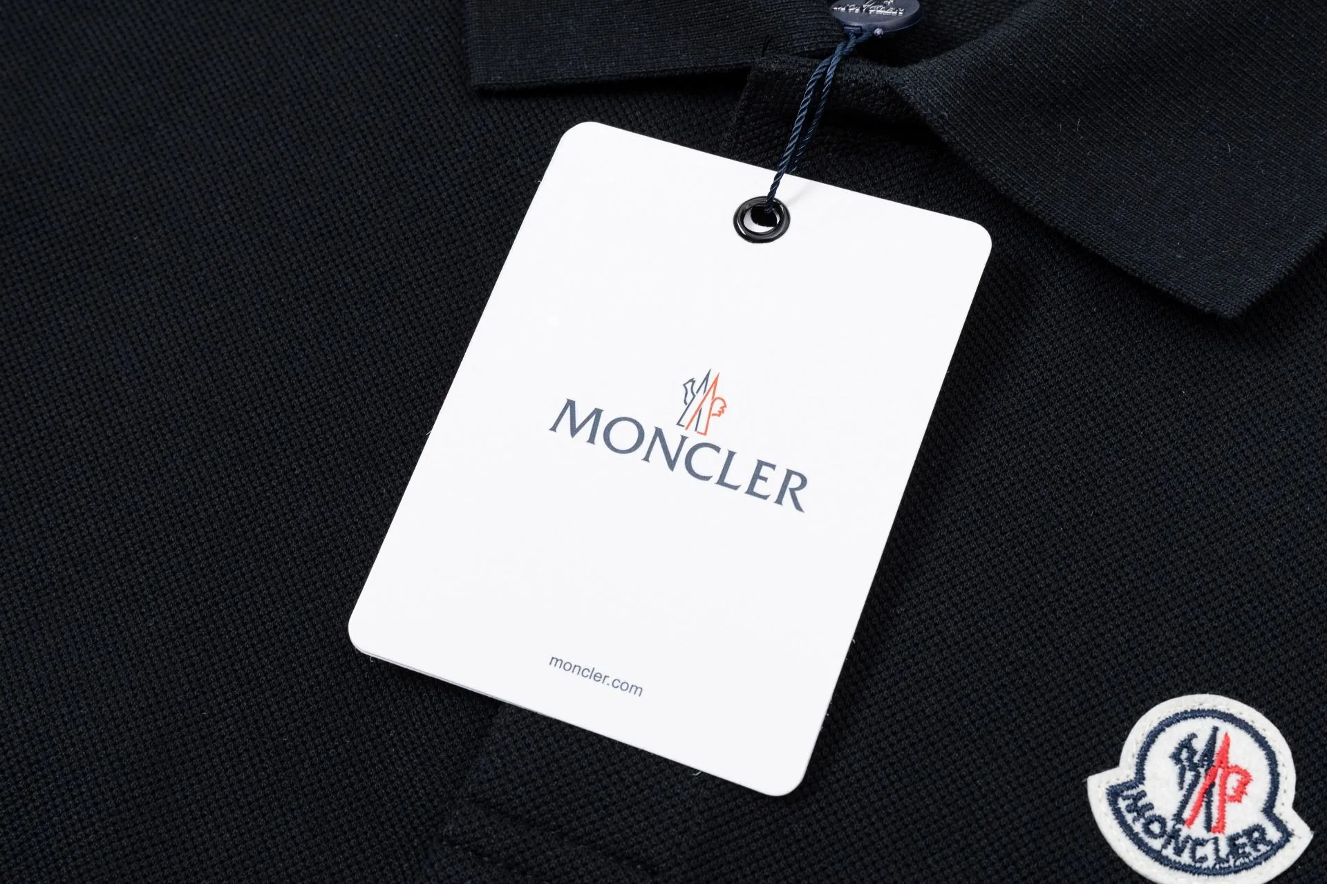 Moncler POLO Polo Polo Classic ， 。 Polo ， Classic 。Classic ， 。 。 ：Black White Navy Blue Size：MLXLXXL